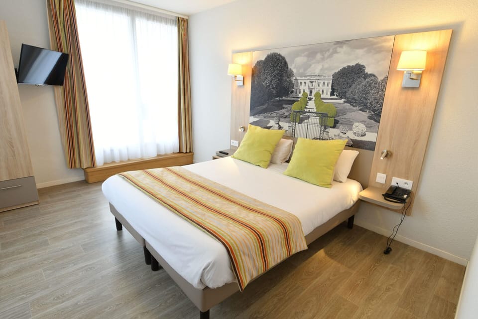 Premium bedding, blackout drapes, soundproofing