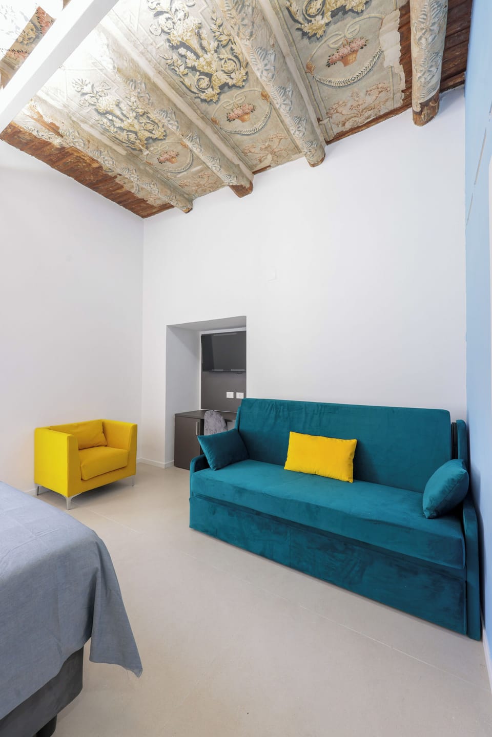 Deluxe Room | Living area