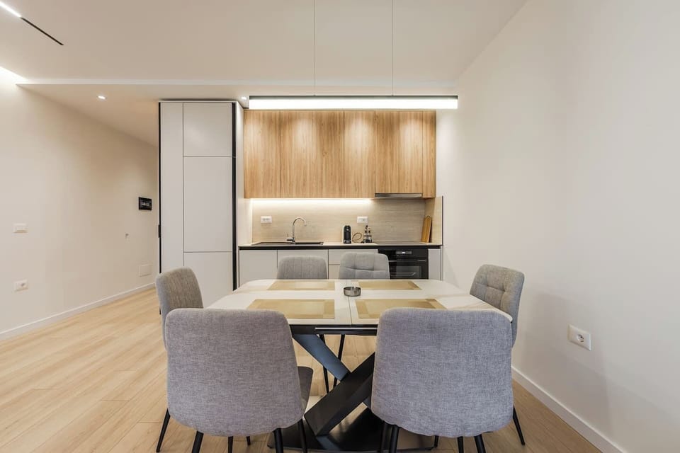 Fully-equipped kitchen and dining area