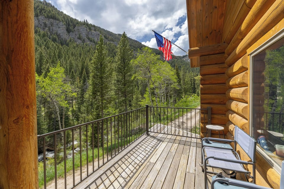 Stream access along with 20 acres | Exterior