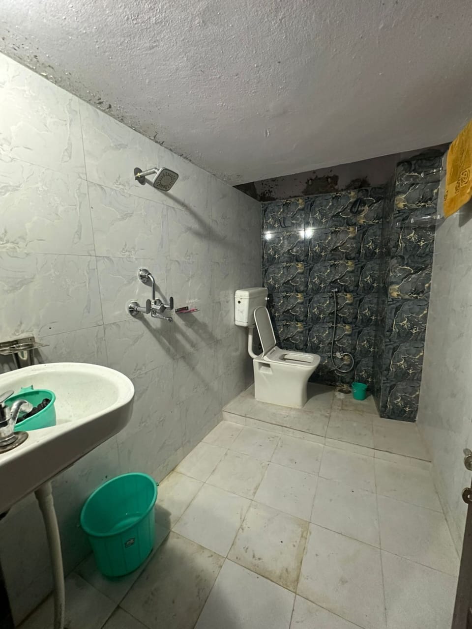 Deluxe Room | Bathroom | Shower, soap