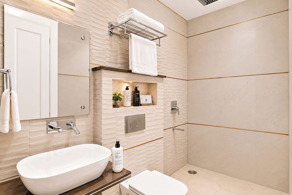 Luxury Room | Bathroom