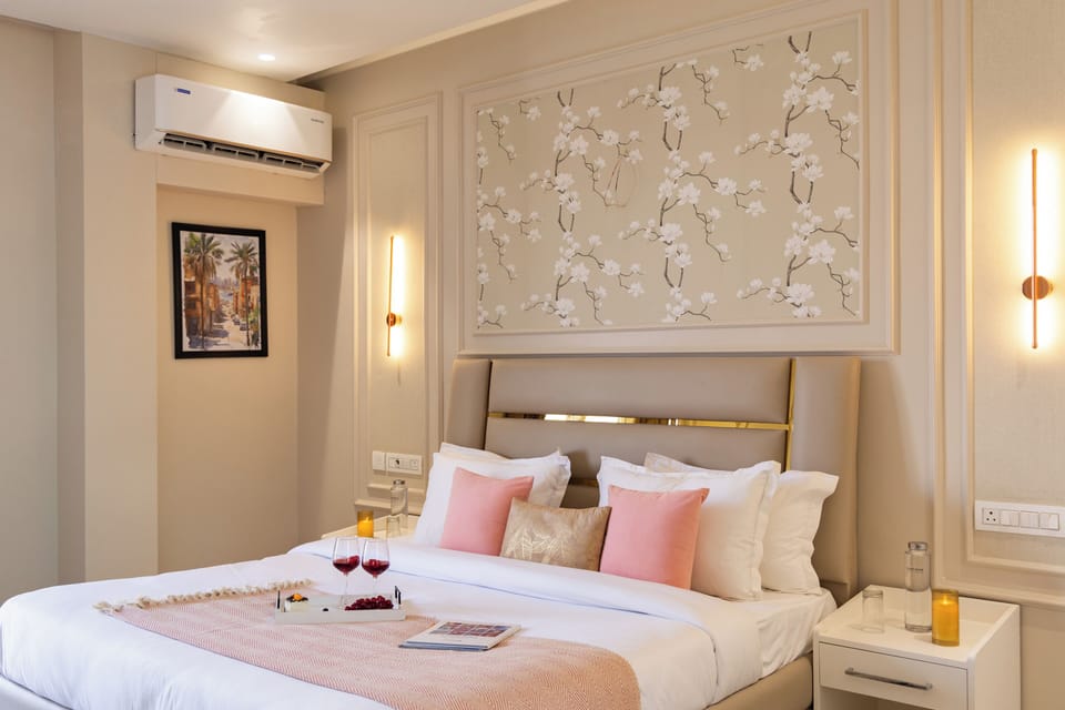 Luxury Room | Iron/ironing board, WiFi (free)