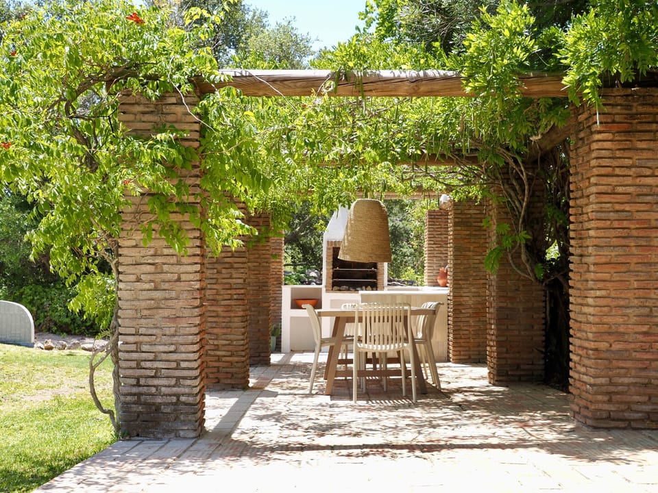 Outdoor kitchen