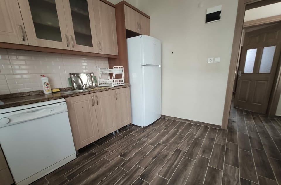 Comfort Triple Room, Garden View | Private kitchen | Highchair