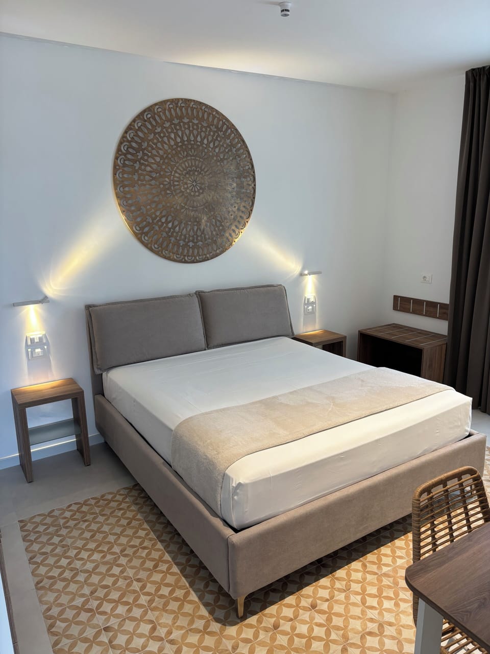 Double Room | In-room safe, desk, WiFi (free)