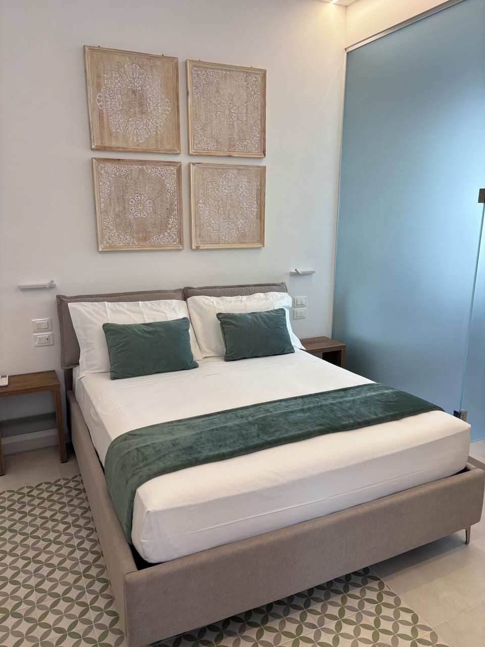 In-room safe, desk, WiFi (free)