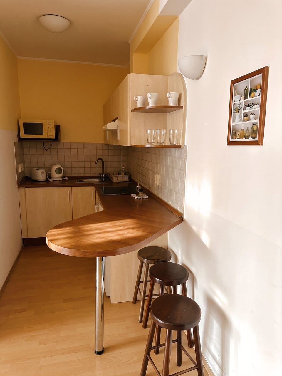 Studio, Balcony, Park View | Private kitchen | Mini-fridge, microwave, stovetop, cookware/dishes/utensils