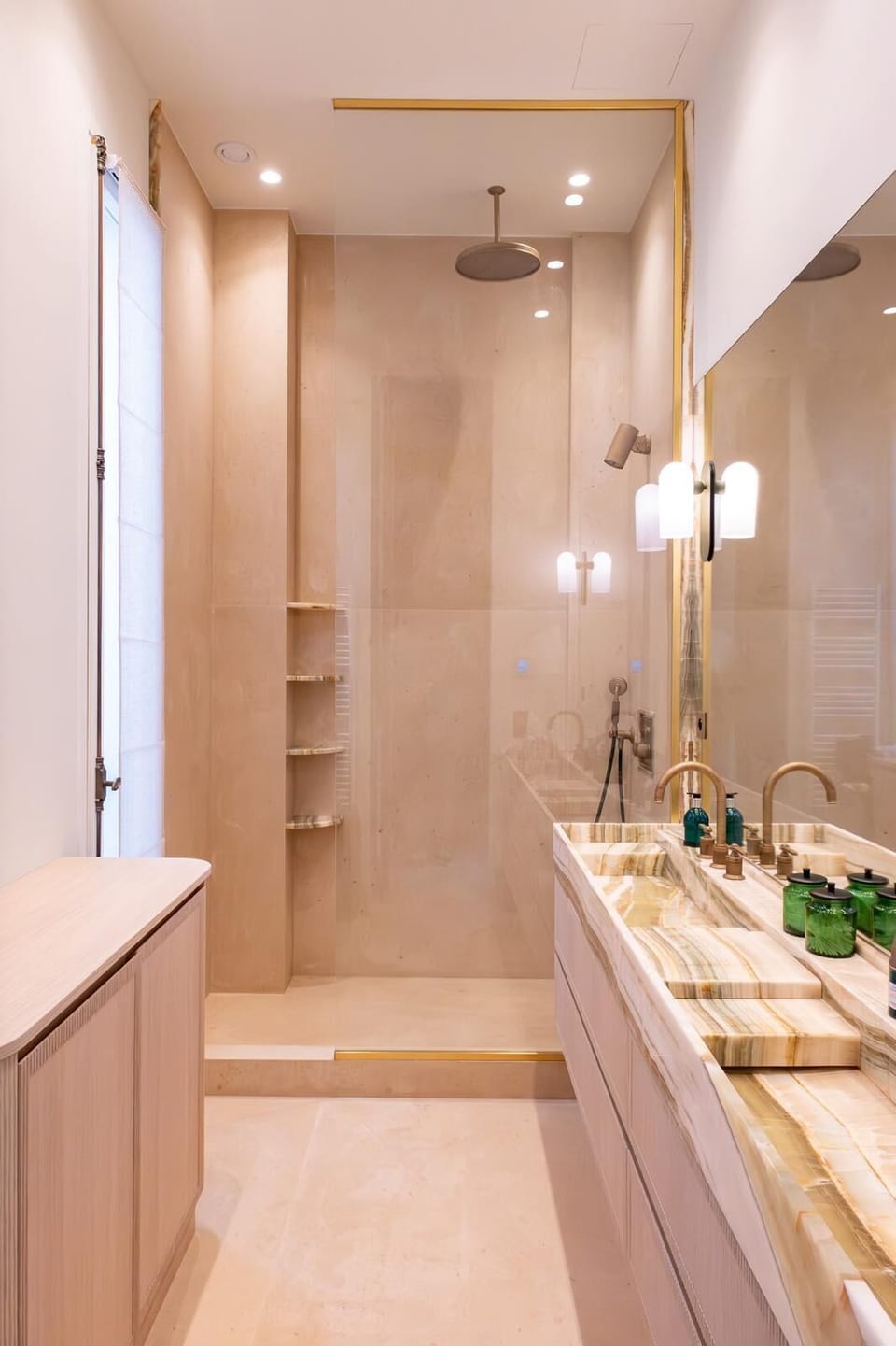 Salle de bain 2 avec douche et wc