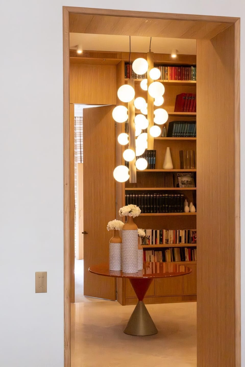 Entrée de l'appartement bibliotheque
