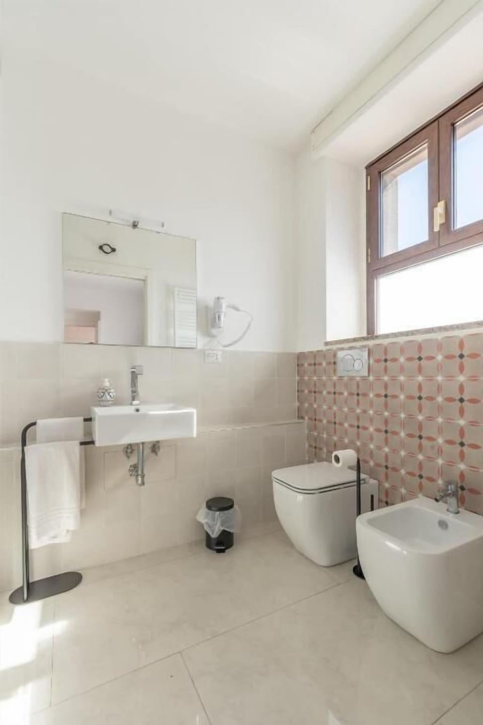 Superior Triple Room, Garden View | Bathroom | Shower, free toiletries, hair dryer, towels