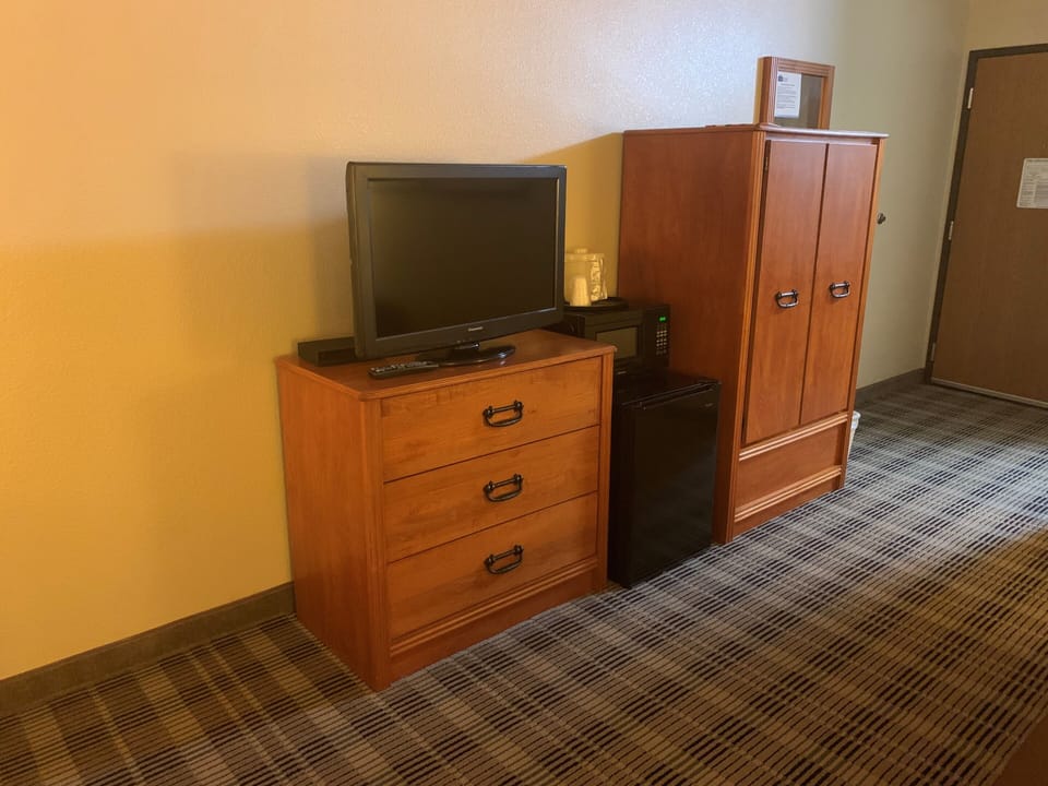 Desk, blackout drapes, iron/ironing board, free cribs/infant beds