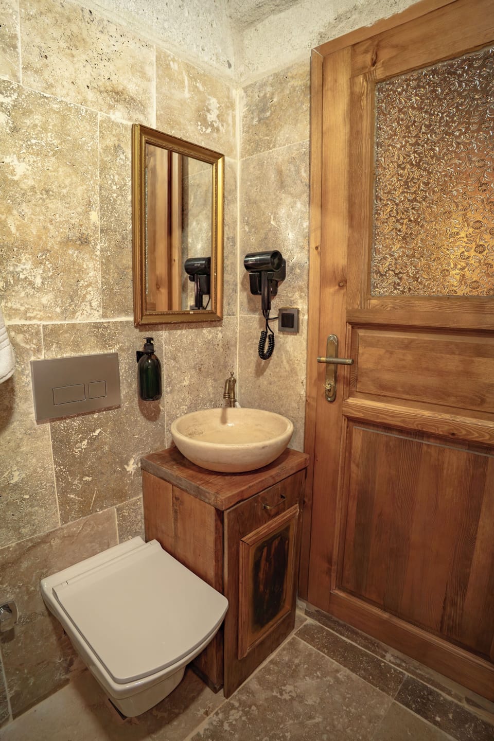 Standard Room, Garden View | Bathroom | Shower, hair dryer, towels, soap