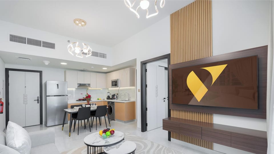 Deluxe Apartment, Balcony, City View | Living room