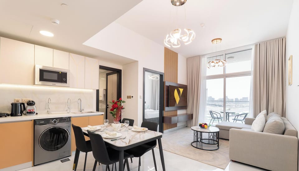 Deluxe Apartment, Balcony, City View | Interior