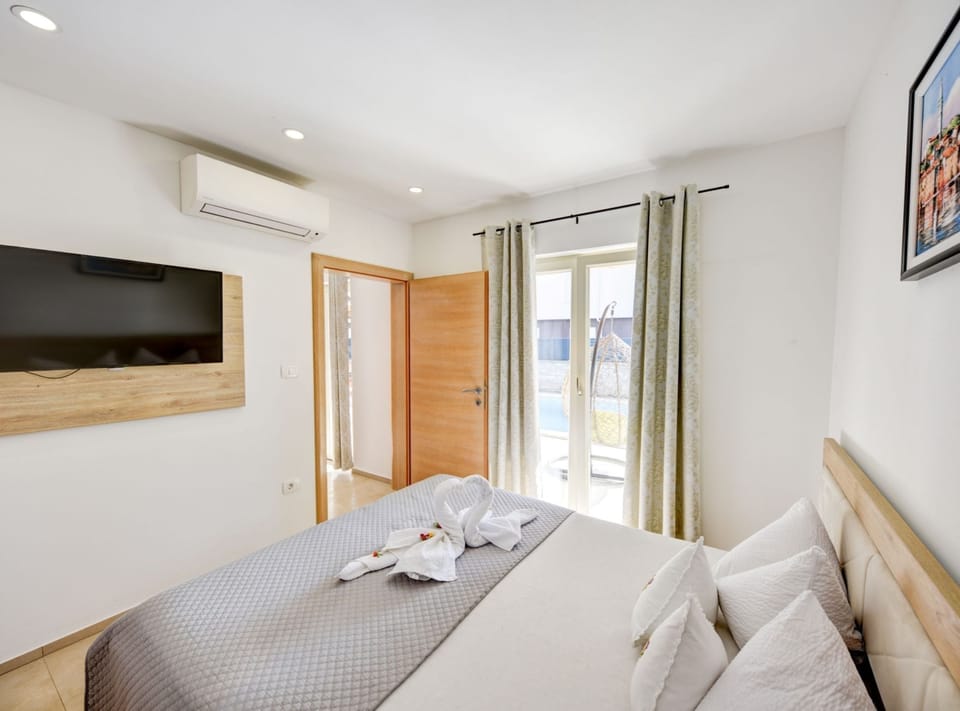 House (Guest house Gabriel with pool) | 3 bedrooms, cribs/infant beds