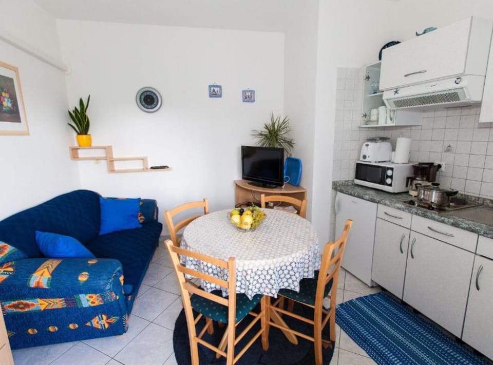 Apartment (Two Bedroom Apartment with Terrace) | Dining room