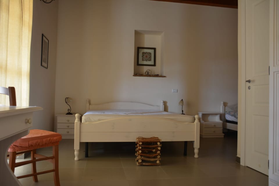 Classic Triple Room, Patio | Desk, WiFi (free)