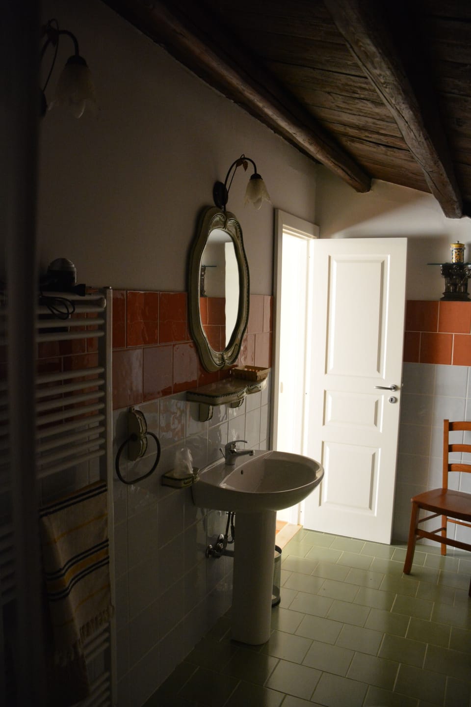 Basic Double or Twin Room | Bathroom | Hair dryer, towels, soap, shampoo