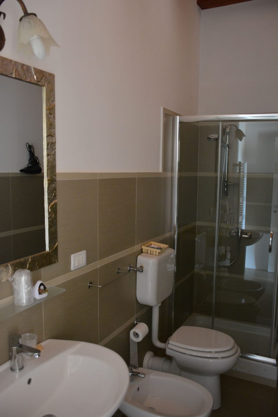 Basic Double or Twin Room | Bathroom | Hair dryer, towels, soap, shampoo