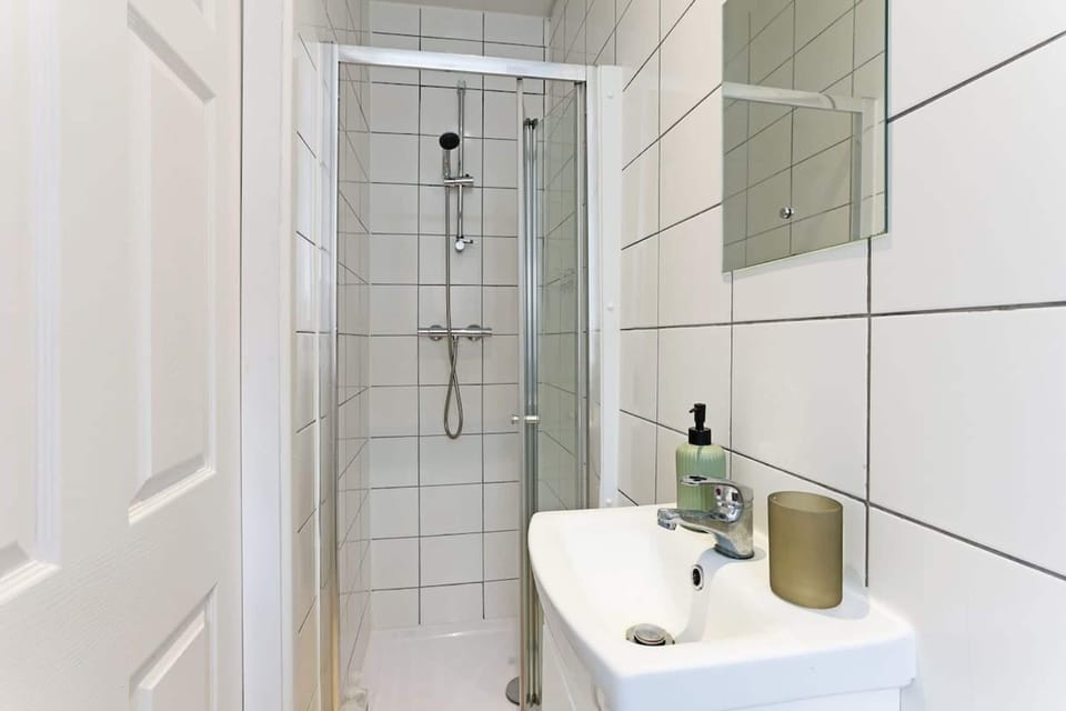 Perfect Booking 4 Bed Highfield House w 4 Baths House in Sheffield