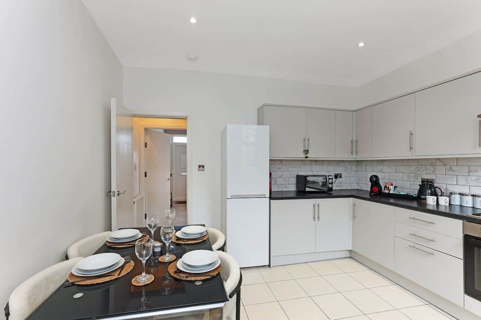 House | 4 bedrooms, high-speed internet