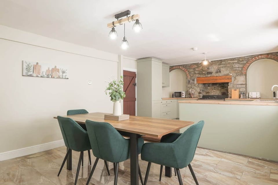 House | 3 bedrooms, high-speed internet