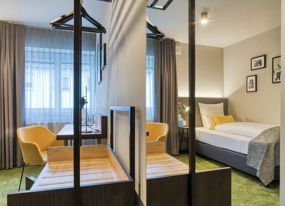 Single Room | In-room safe, blackout drapes, soundproofing