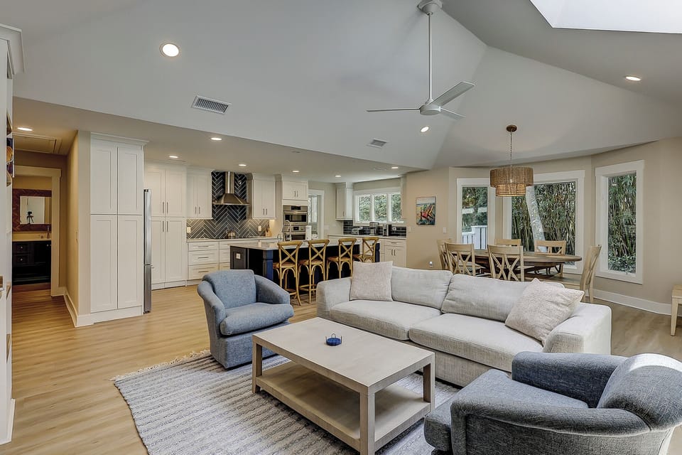 Open Floor Plan with Kitchen, Dining and Living Area