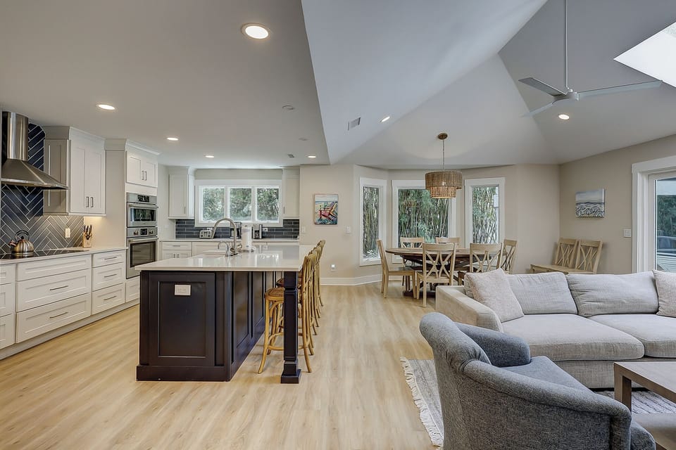 Full Kitchen with Island