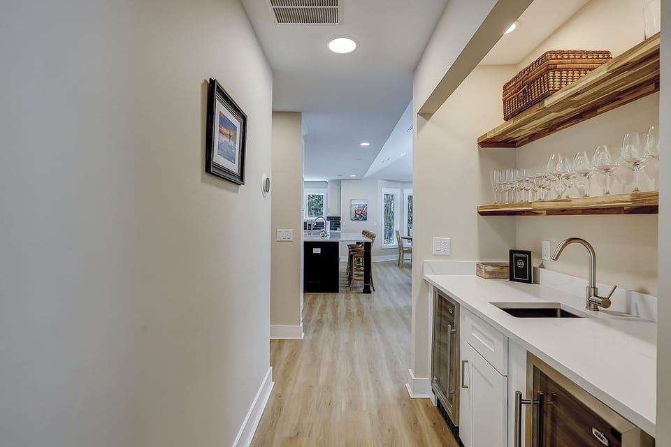 Bar Area in Hallway to Kitchen