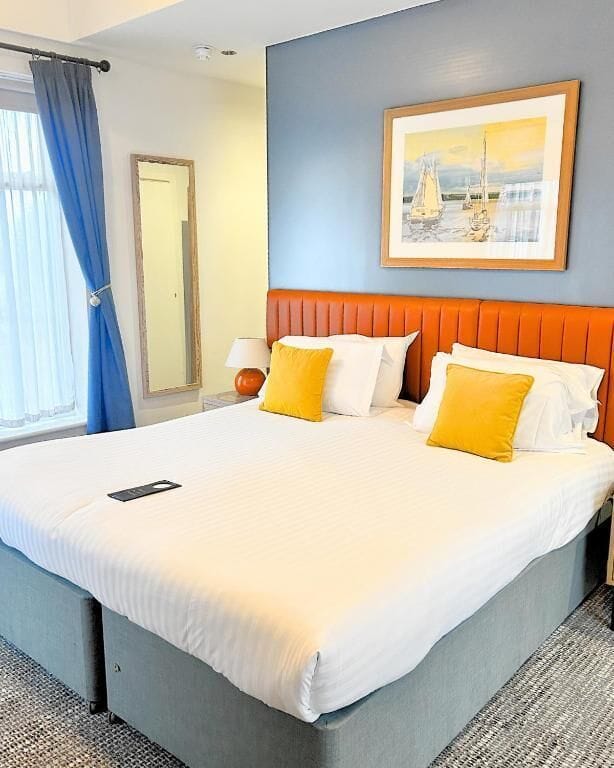 Iron/ironing board, free WiFi, bed sheets