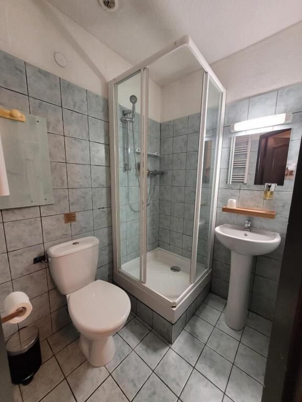 Economy Double Room, Mountain View | Bathroom