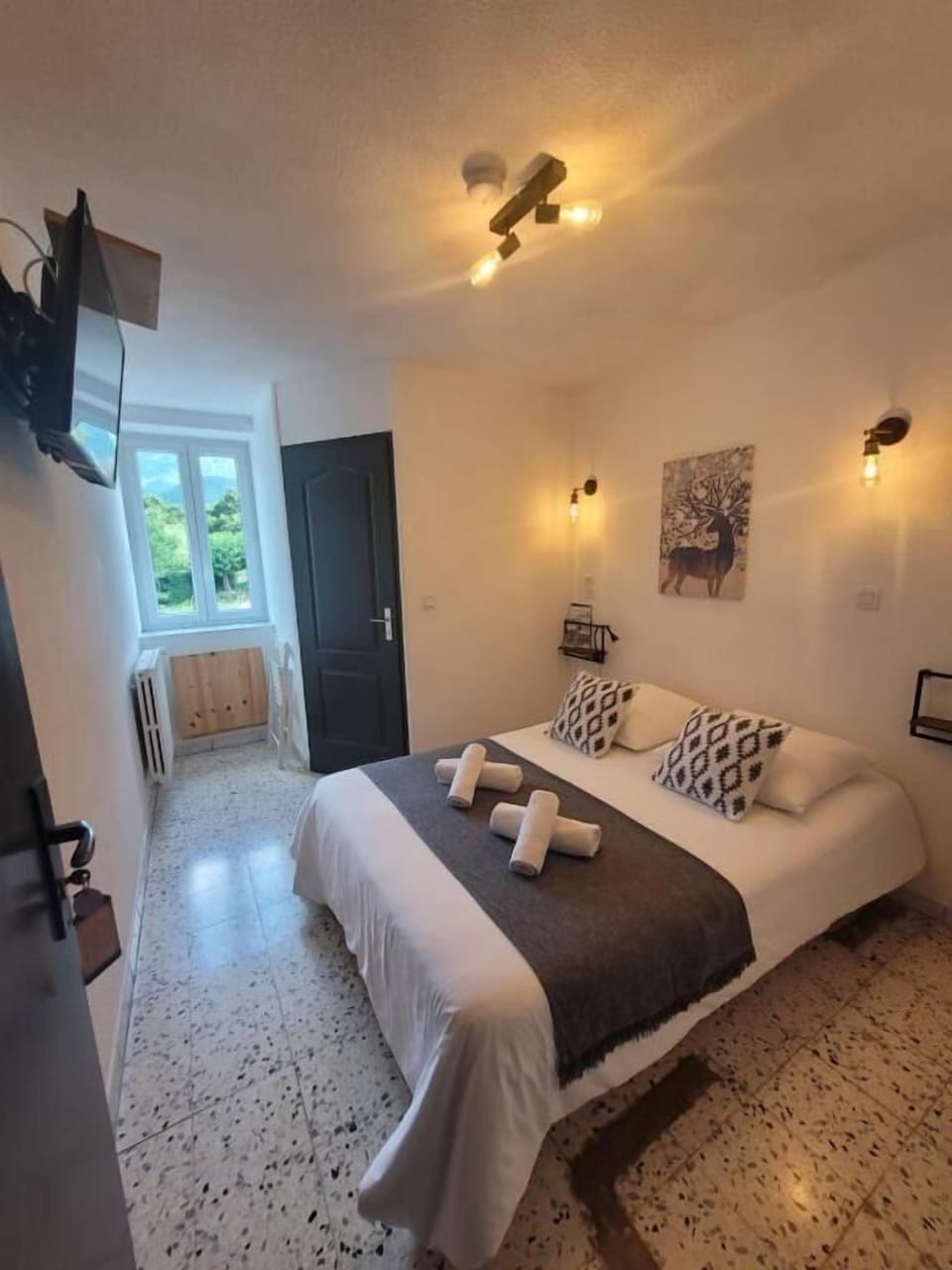 Economy Double Room, Mountain View | In-room safe, blackout drapes, free WiFi