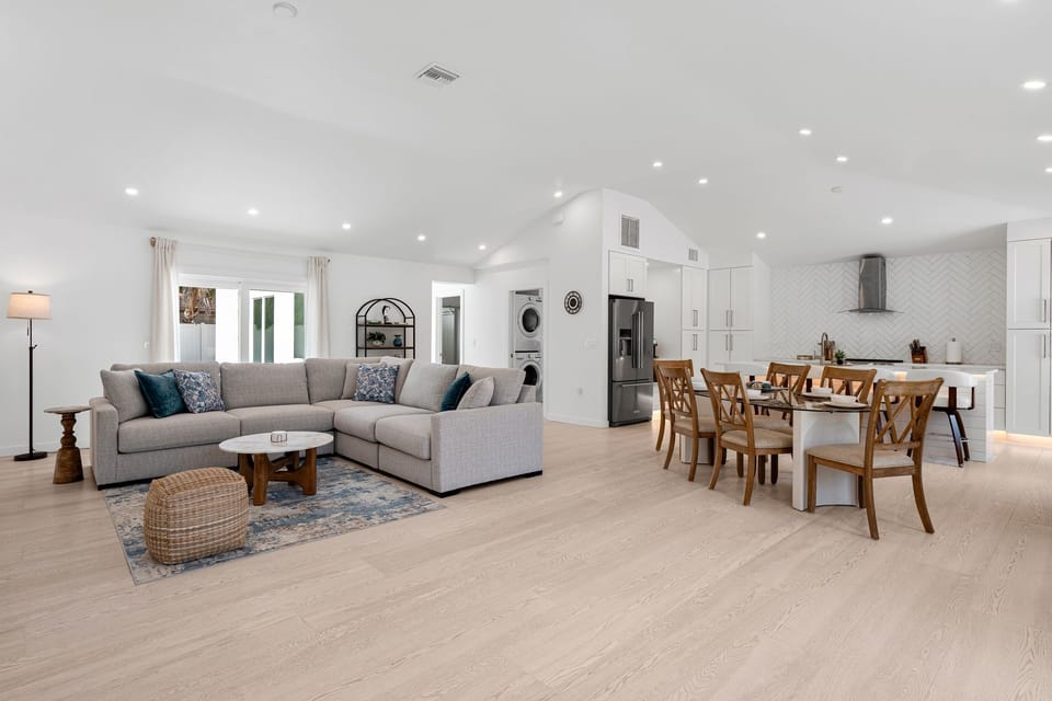 House, 4 Bedrooms | Living area | Smart TV