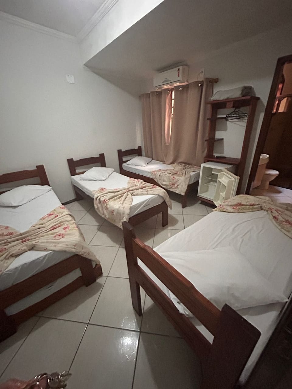 Desk, laptop workspace, WiFi (free), bed sheets