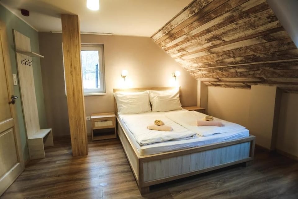 Classic Double Room, Courtyard View | Desk, free WiFi