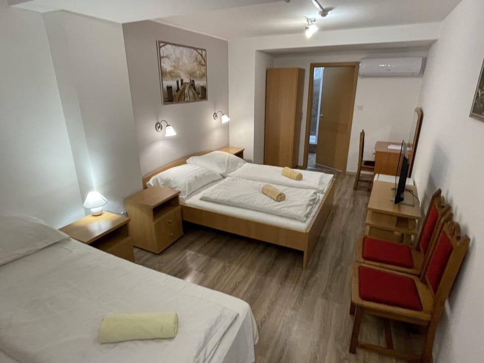 Classic Triple Room, Courtyard View | Desk, free WiFi