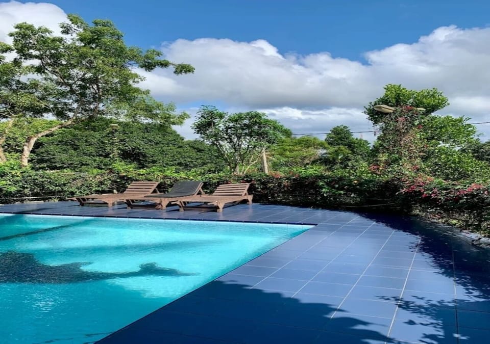10 outdoor pools