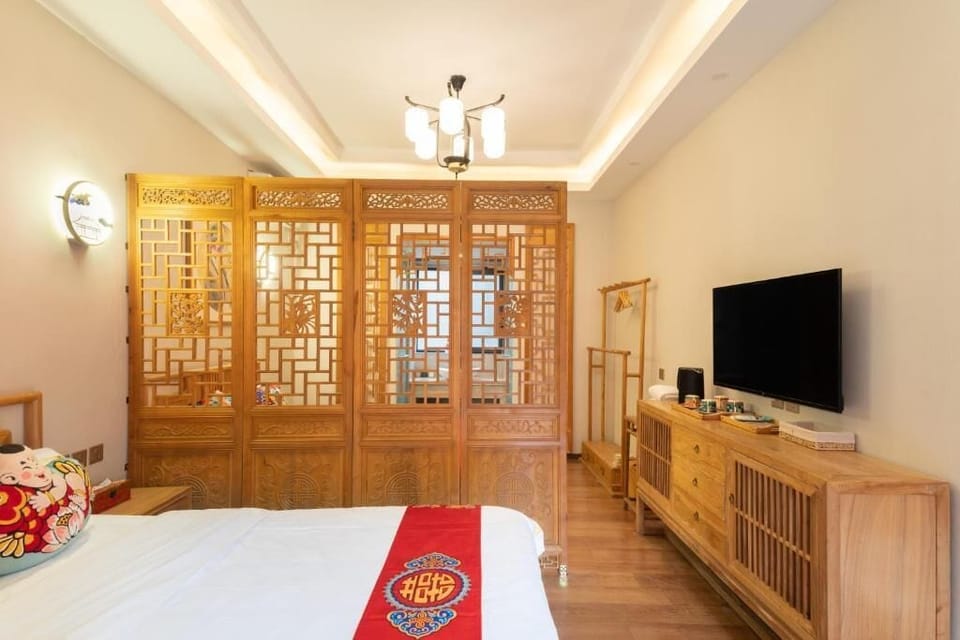 Family Room, Patio, Courtyard View | WiFi (free)