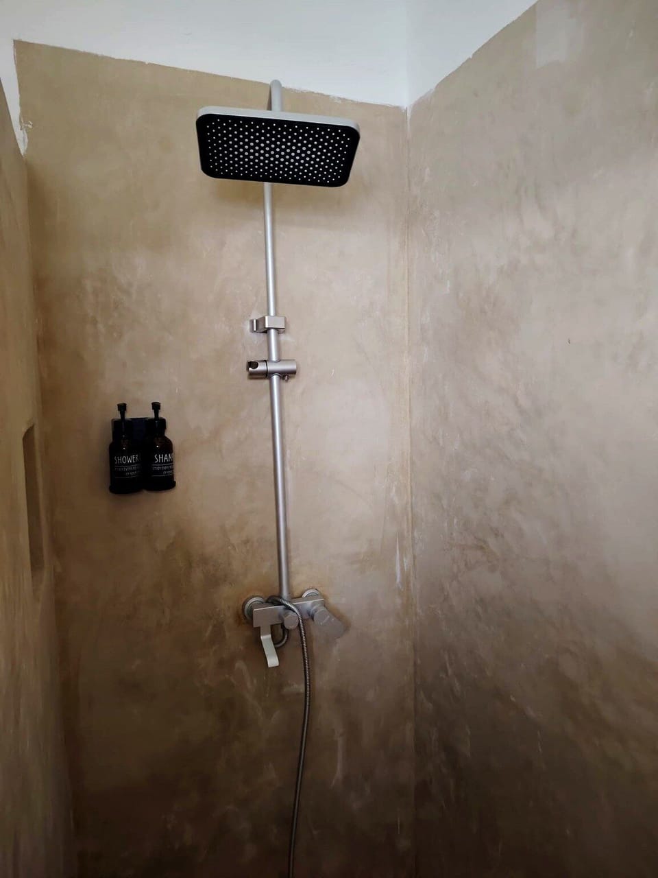 Double Room, Pool View | Bathroom | Shower, towels, soap, shampoo