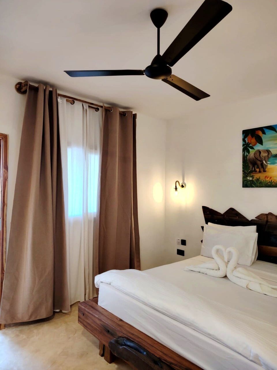 Double Room, Pool View | Desk, free WiFi