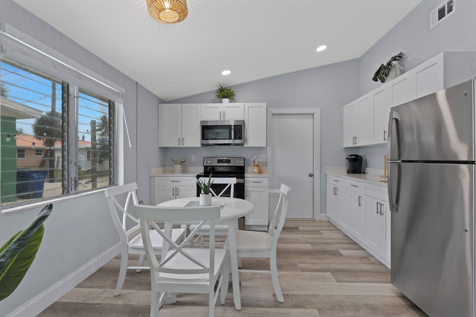 Fully stocked kitchen for your fast and easy beach snacks