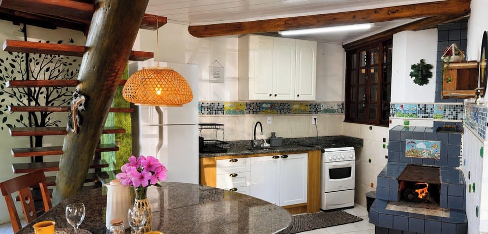 Cabin, 2 Bedrooms, Air conditioning, Mountain View | Private kitchen | Fridge, cookware/dishes/utensils, dining table, kitchen island