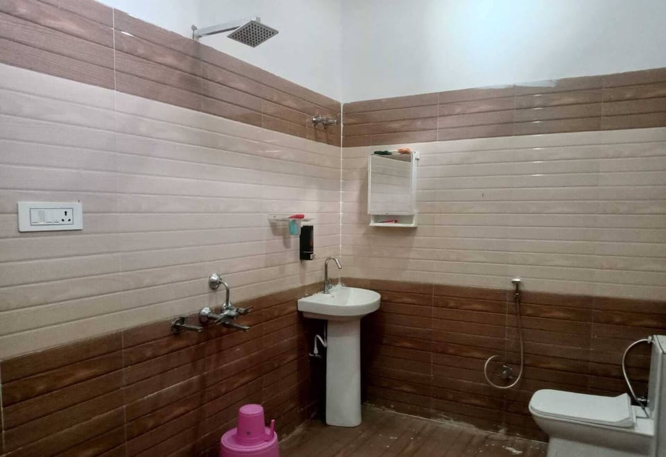 Shower, towels, soap