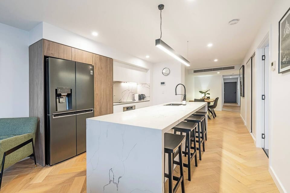 Cook with ease in the kitchen, where premium appliances, generous preparation space and sleek finishes make everything from quick snacks to group dinners effortless.