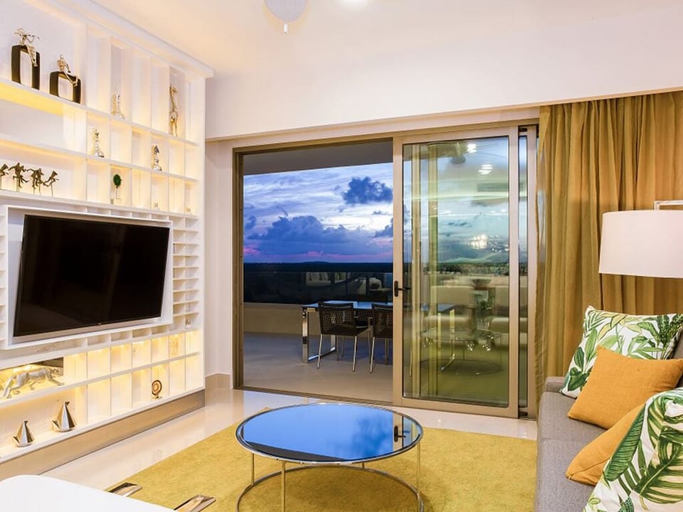 Comfort Apartment, Beach View | Living area