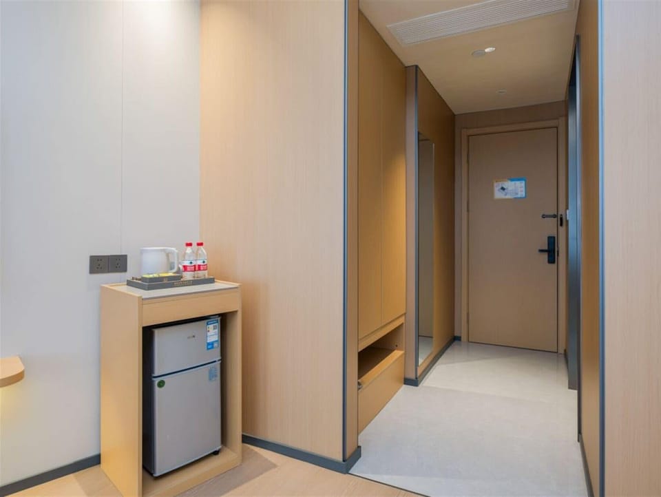 Basic Twin Room | Laptop workspace, iron/ironing board, WiFi (free), bed sheets