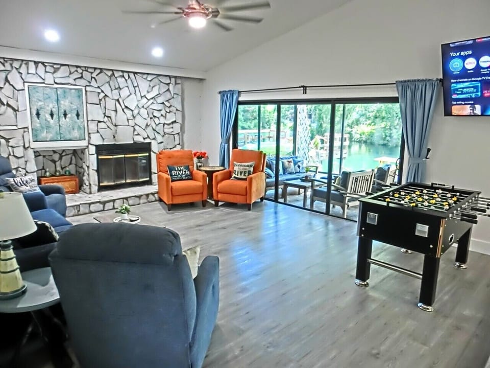 Open Living Space with a Beautiful View!