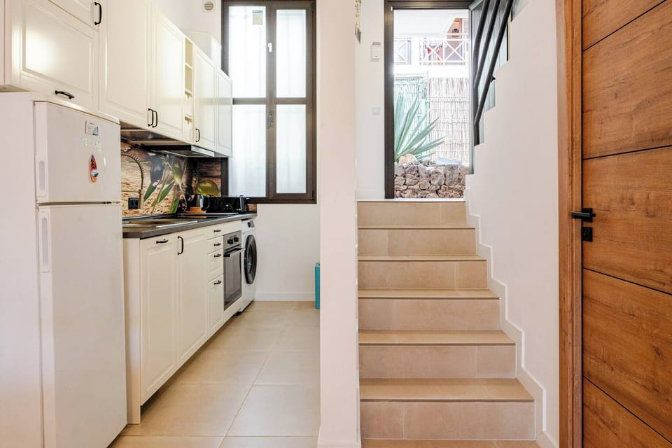 House, 2 Bedrooms, Balcony | Private kitchen